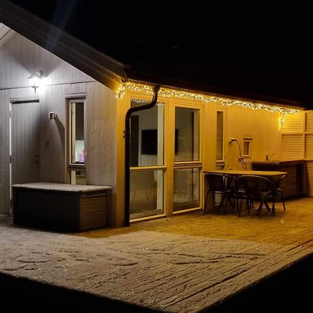 Feriehus Ved Sjoen Tomra Екстер'єр фото