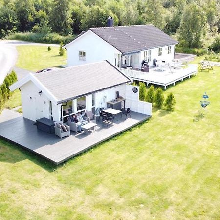 Feriehus Ved Sjoen Tomra Екстер'єр фото