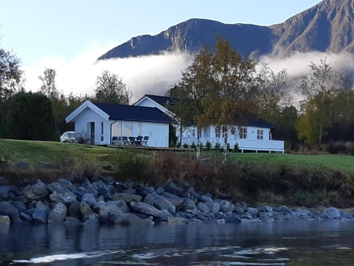 Feriehus Ved Sjoen Tomra Екстер'єр фото